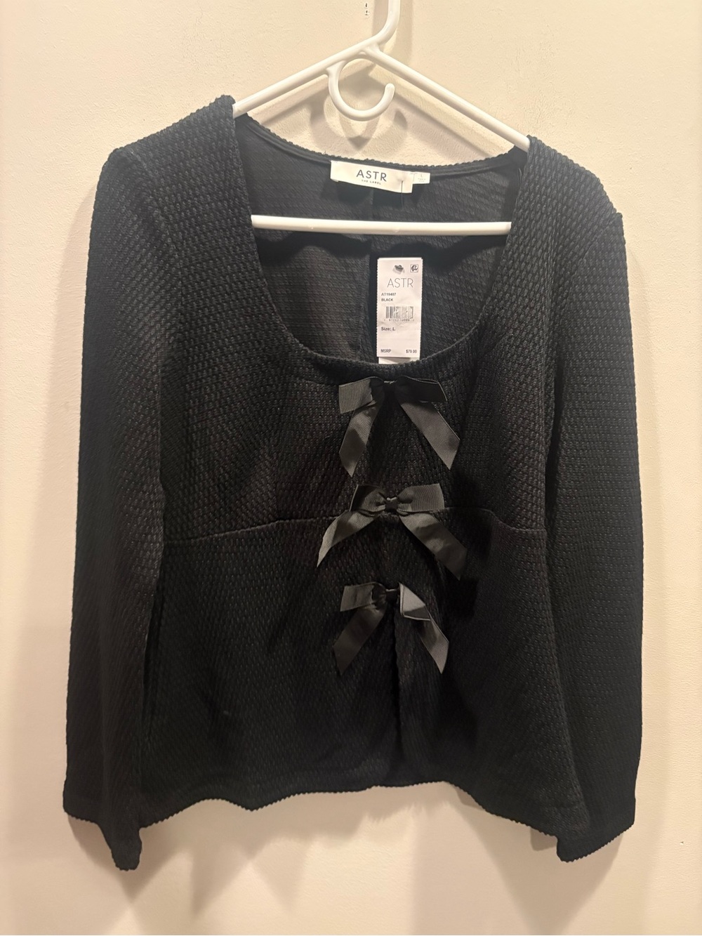 Astr The Label split Bow Front Top - Picture 4 of 8